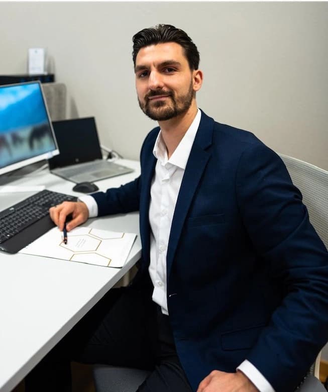 Nikeas Skarlakidis, CEO und Finanzberater bei PVVS Finanzkompetenz AG Zürich